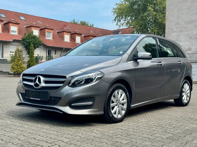 MERCEDES-BENZ B 220